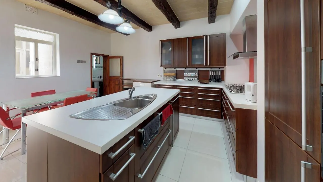 Central 2 Bedroom Apartment In Valletta