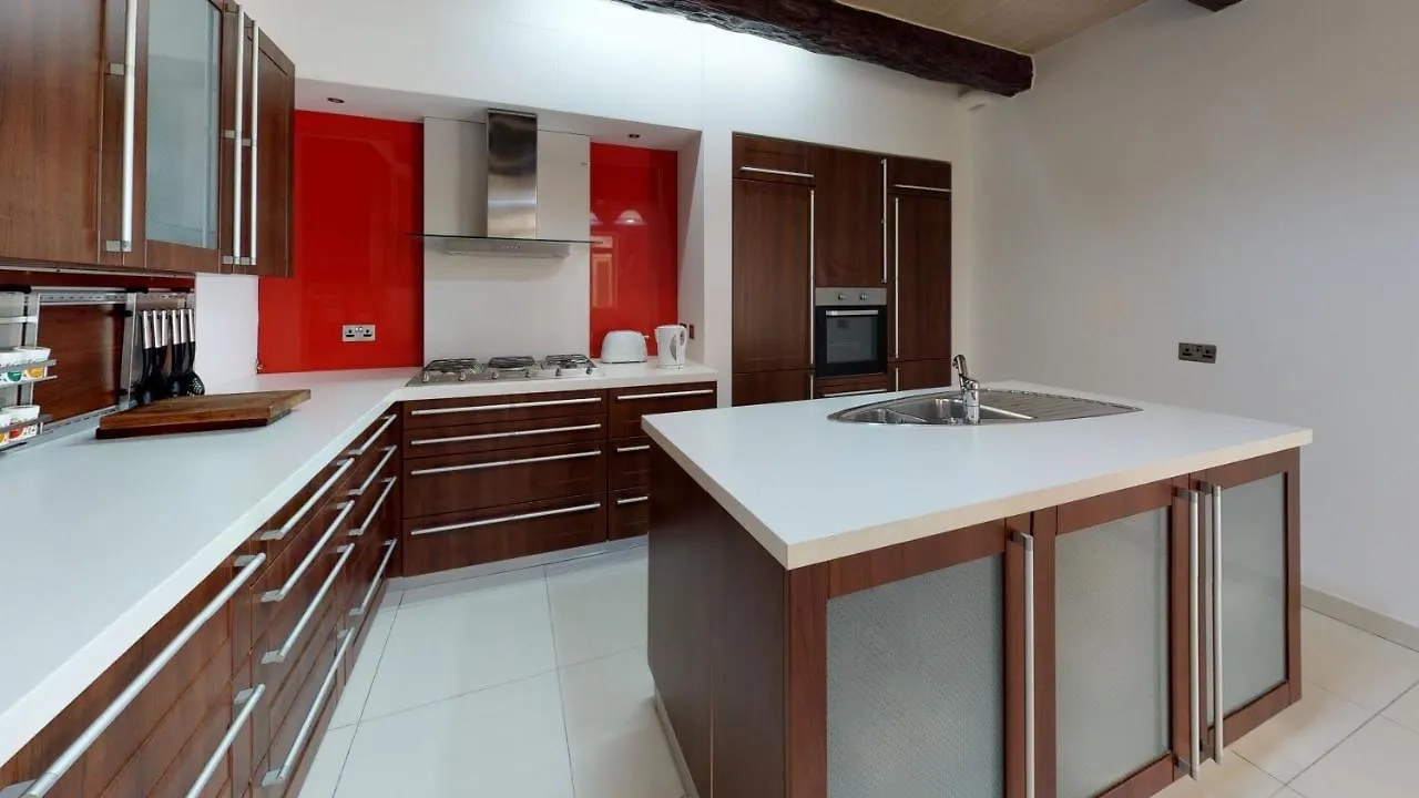 Central 2 Bedroom Apartment In Valletta