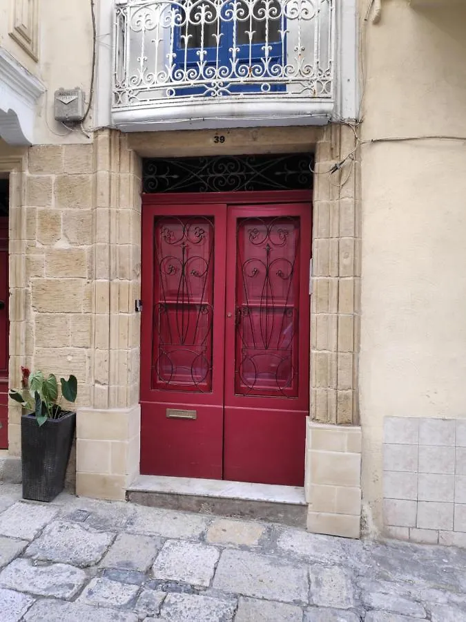 Central 2 Bedroom Apartment In Valletta